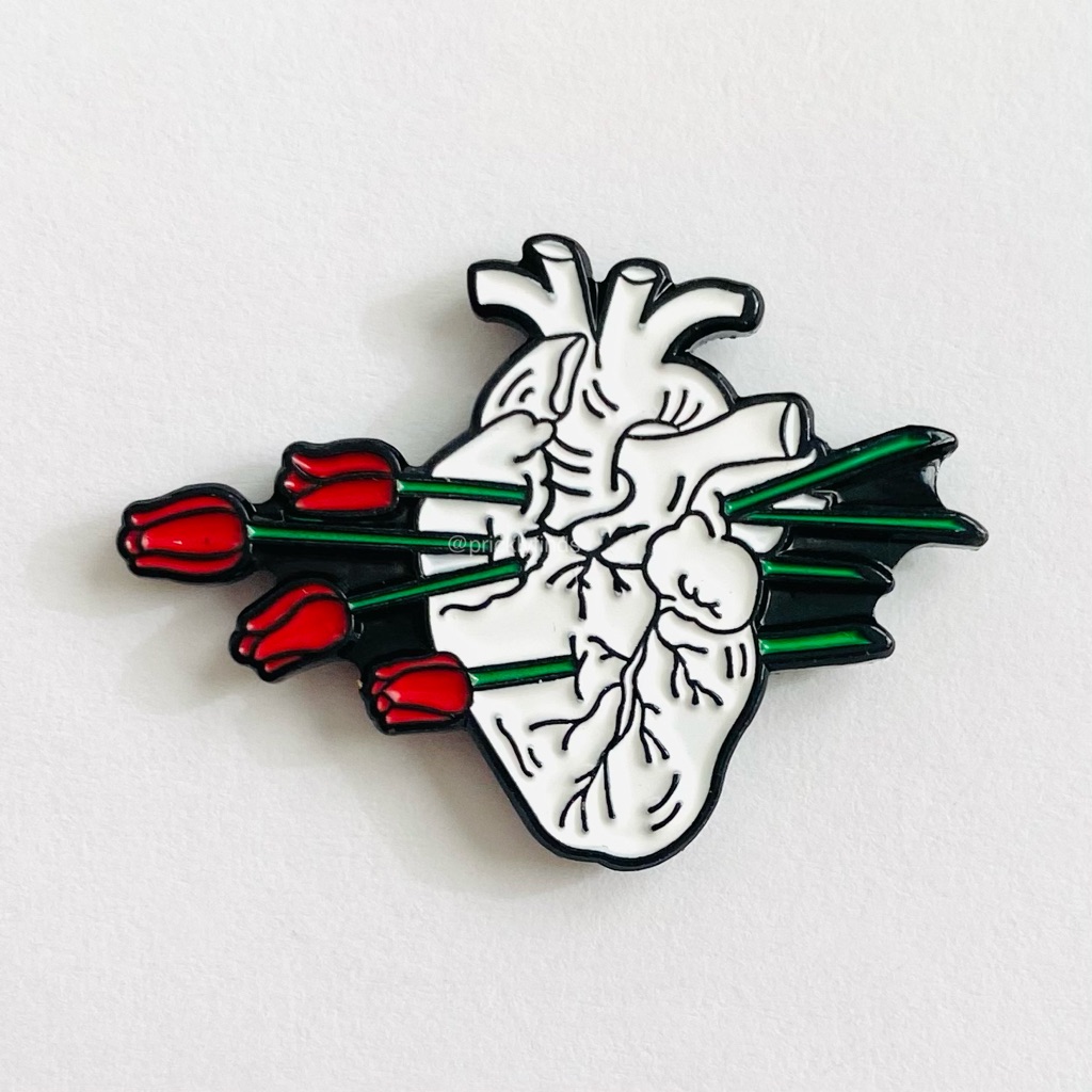 840 Long Stemmed Roses Piercing Heart Organ Enamel Pin 8$